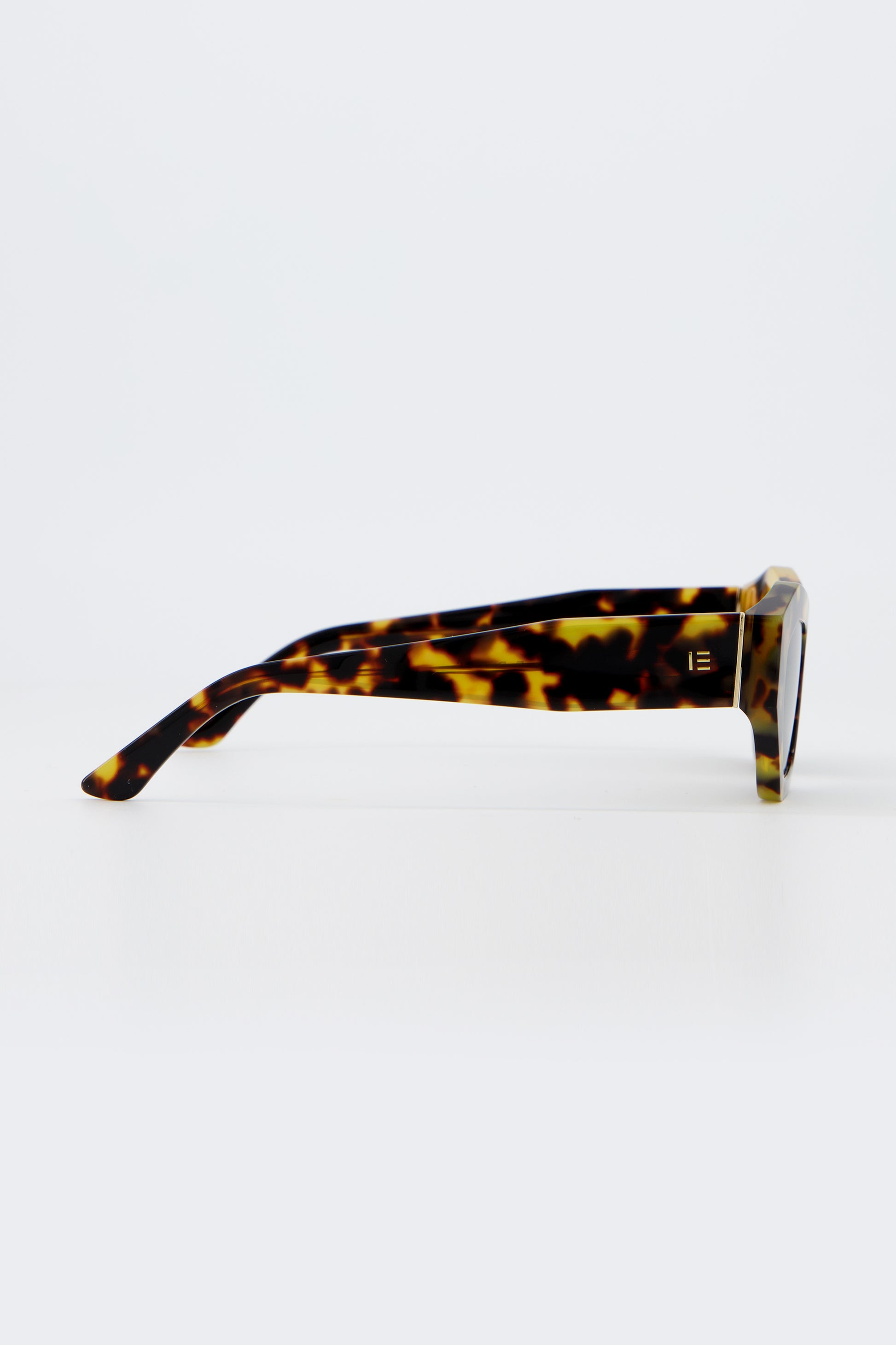 Isle of Eden Emily tortoise sunglasses, side profile view showing temple length and hinge detail