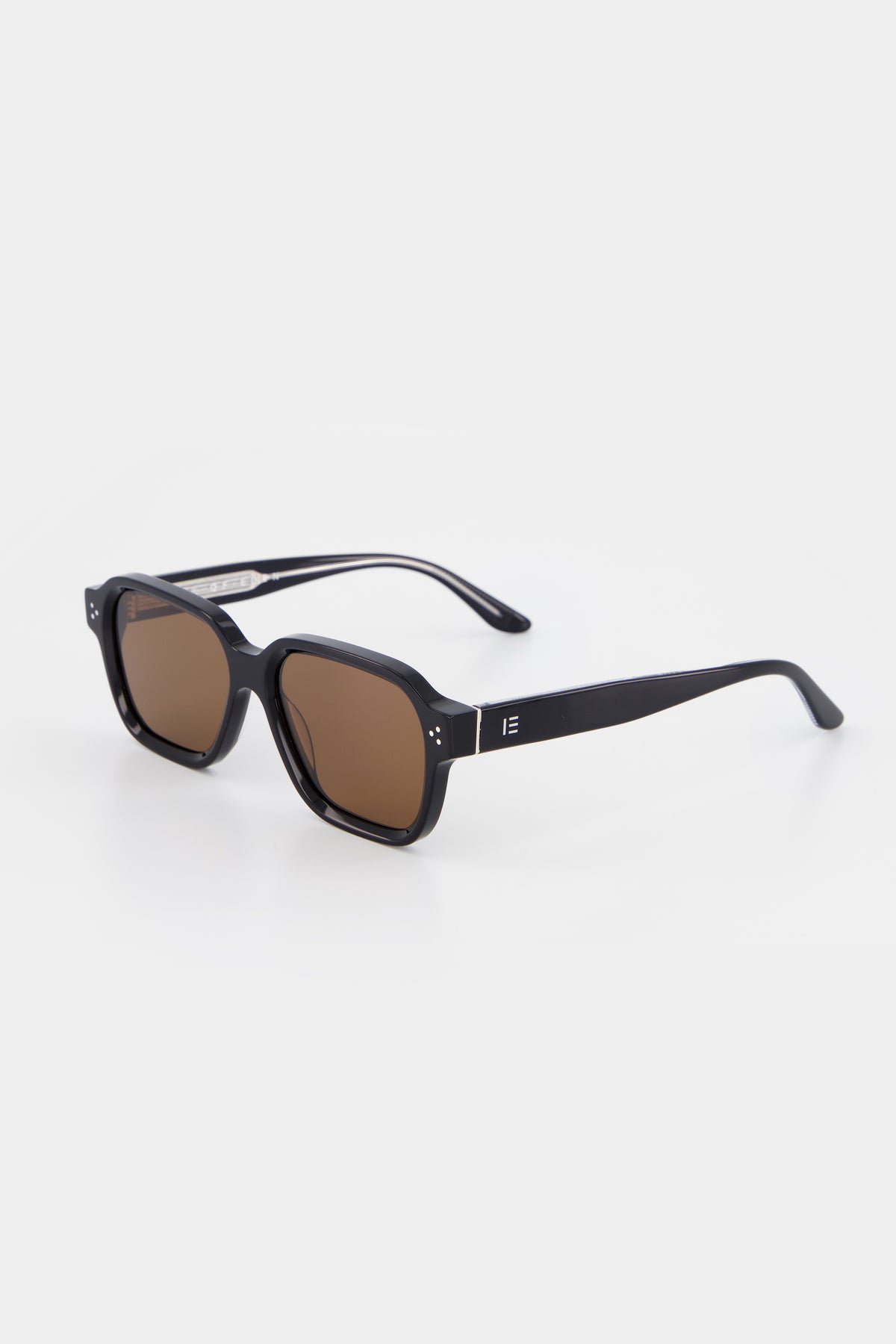 Isle of Eden Jamie black sunglasses, three-quarter angle showing geometric frame