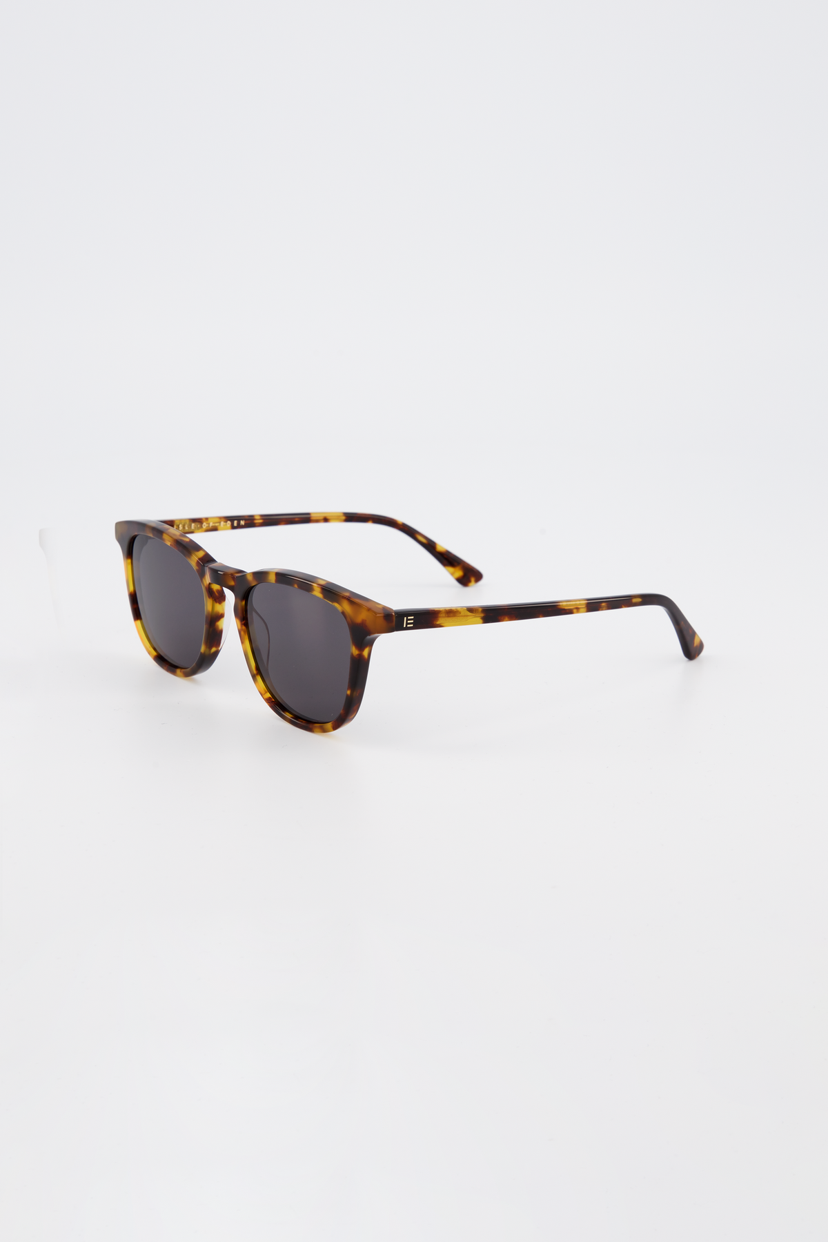 Isle of Eden Louis-Philippe tortoiseshell sunglasses, three-quarter angle showing round bio-acetate frame