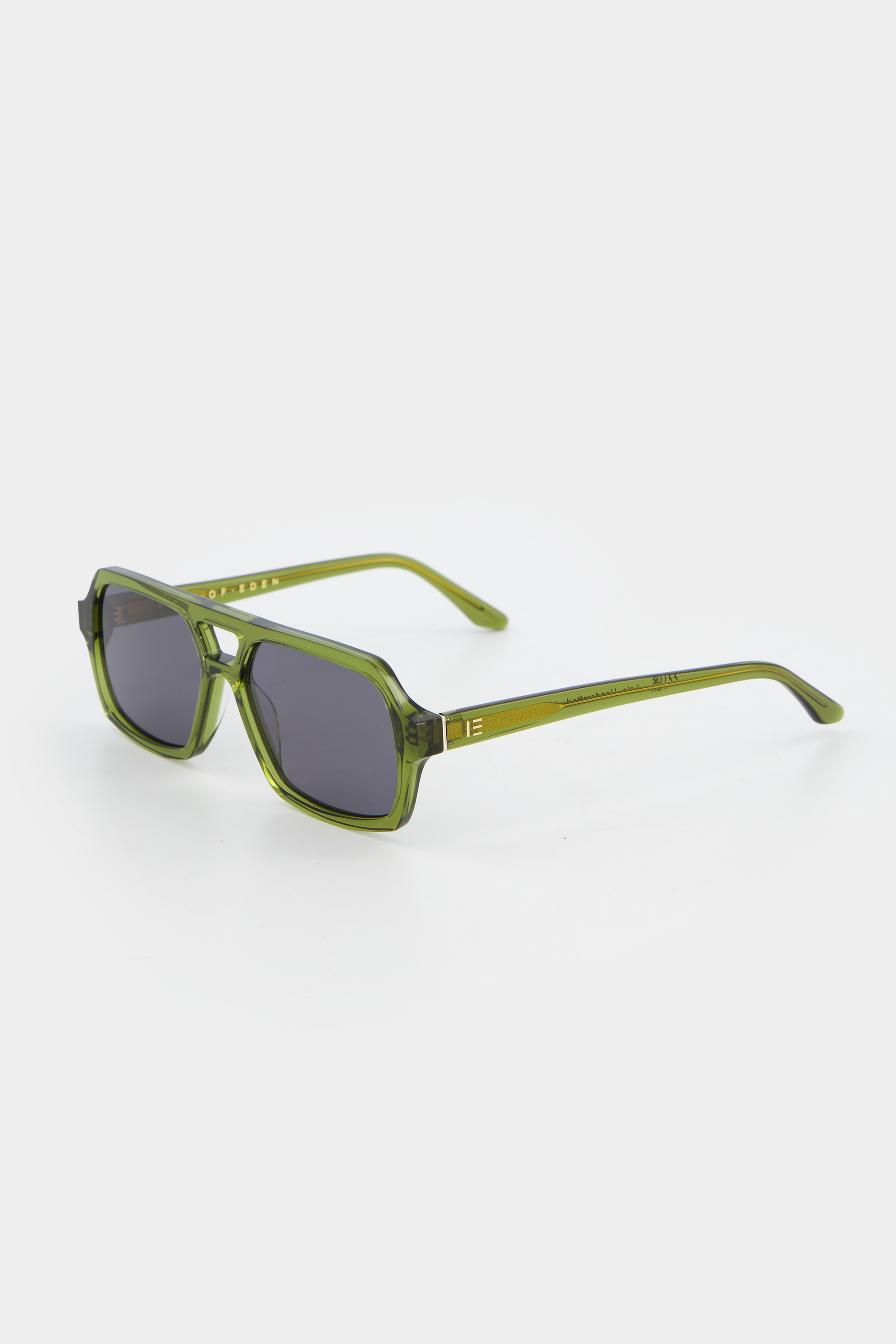 Isle of Eden Lola bottle green sunglasses, three-quarter angle showing aviator frame