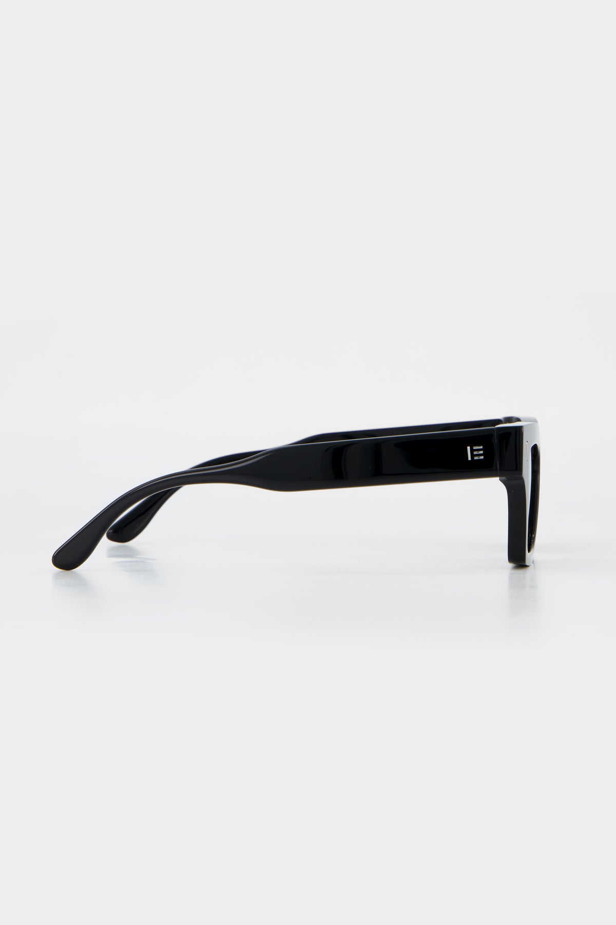 Isle of Eden Olli black sunglasses, side profile view showing temple length and hinge detail
