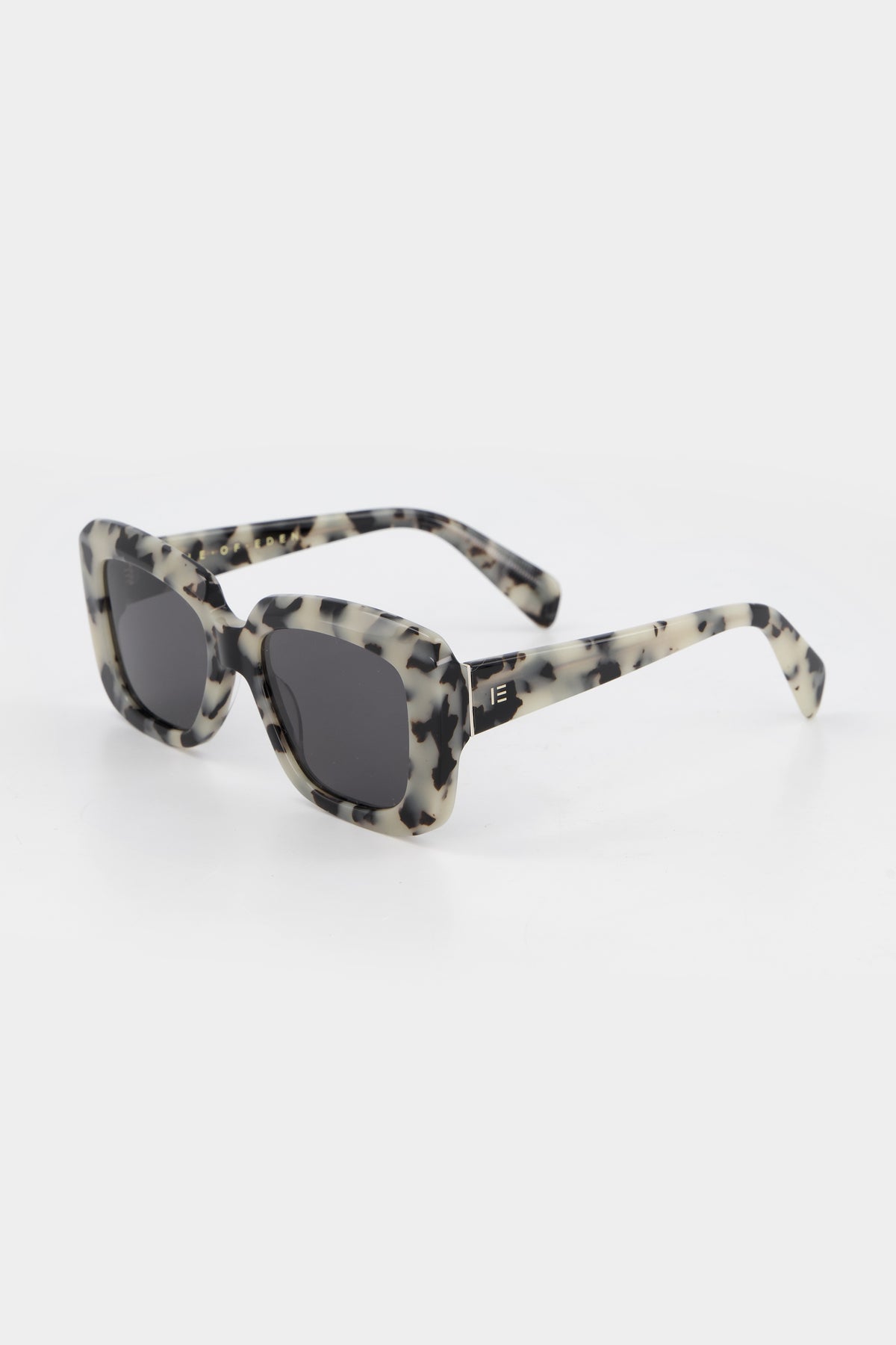 Isle of Eden Pia white tortoise sunglasses, three-quarter angle showing bold rectangular frame