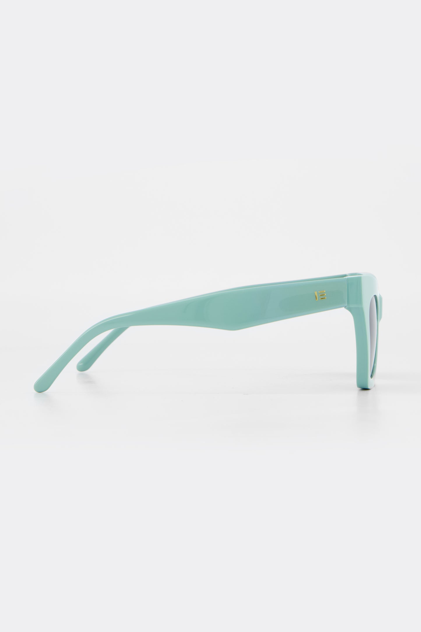 Isle of Eden Sienna mint sunglasses, side profile view showing temple length and hinge detail