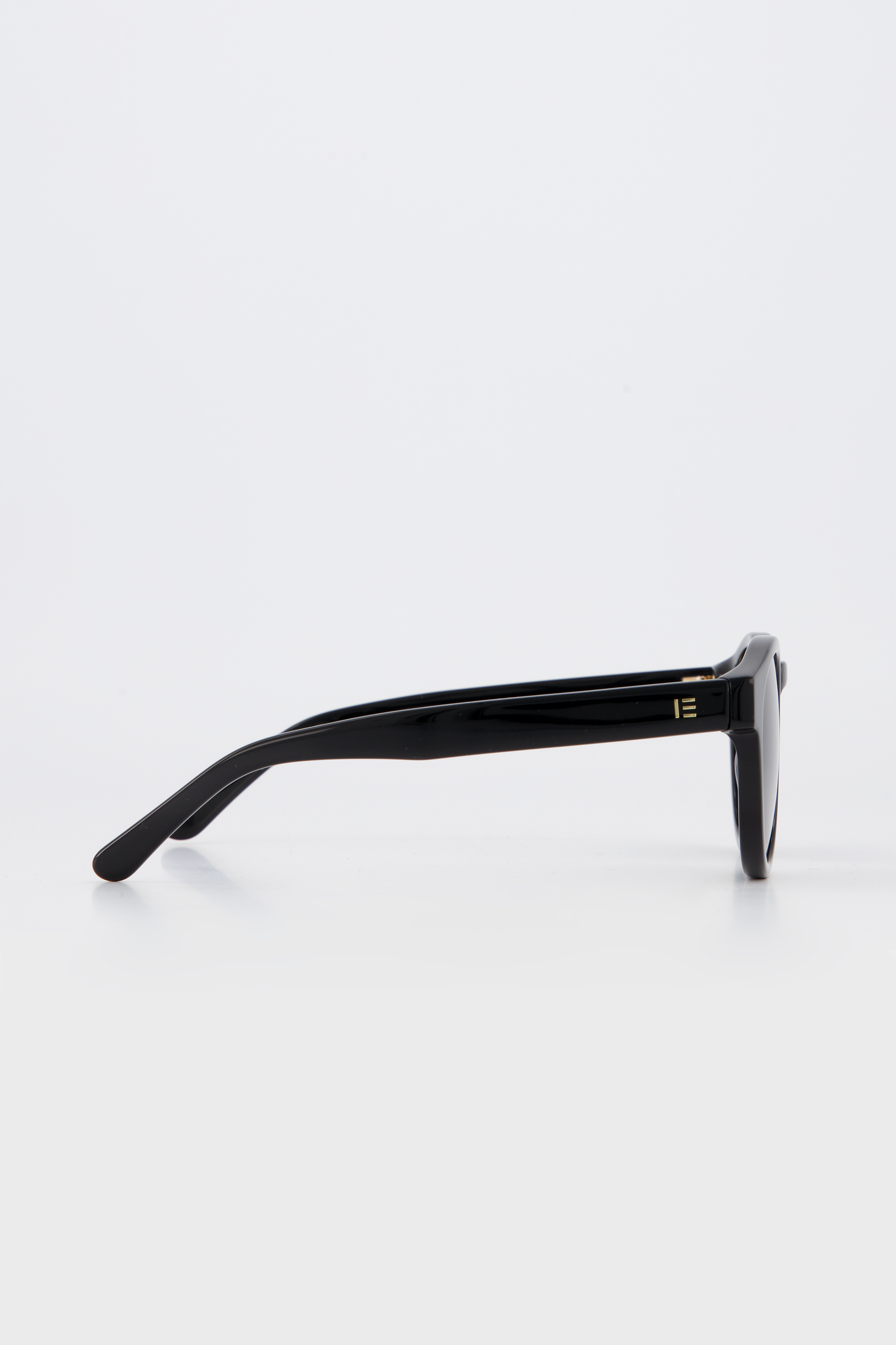 Isle of Eden Eddie black sunglasses, side profile view showing temple length and hinge detail