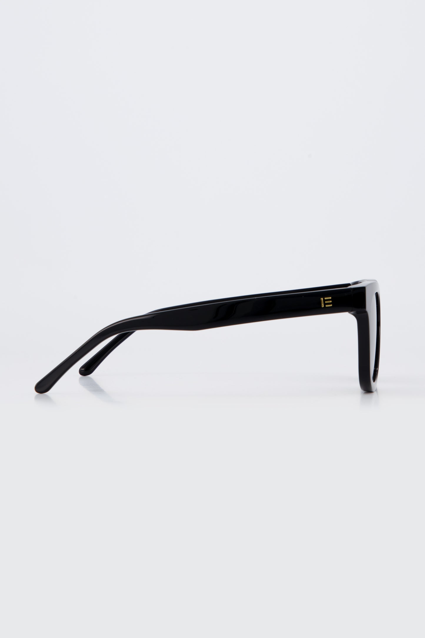 Isle of Eden Eugene black sunglasses, side profile view showing temple length and hinge detail