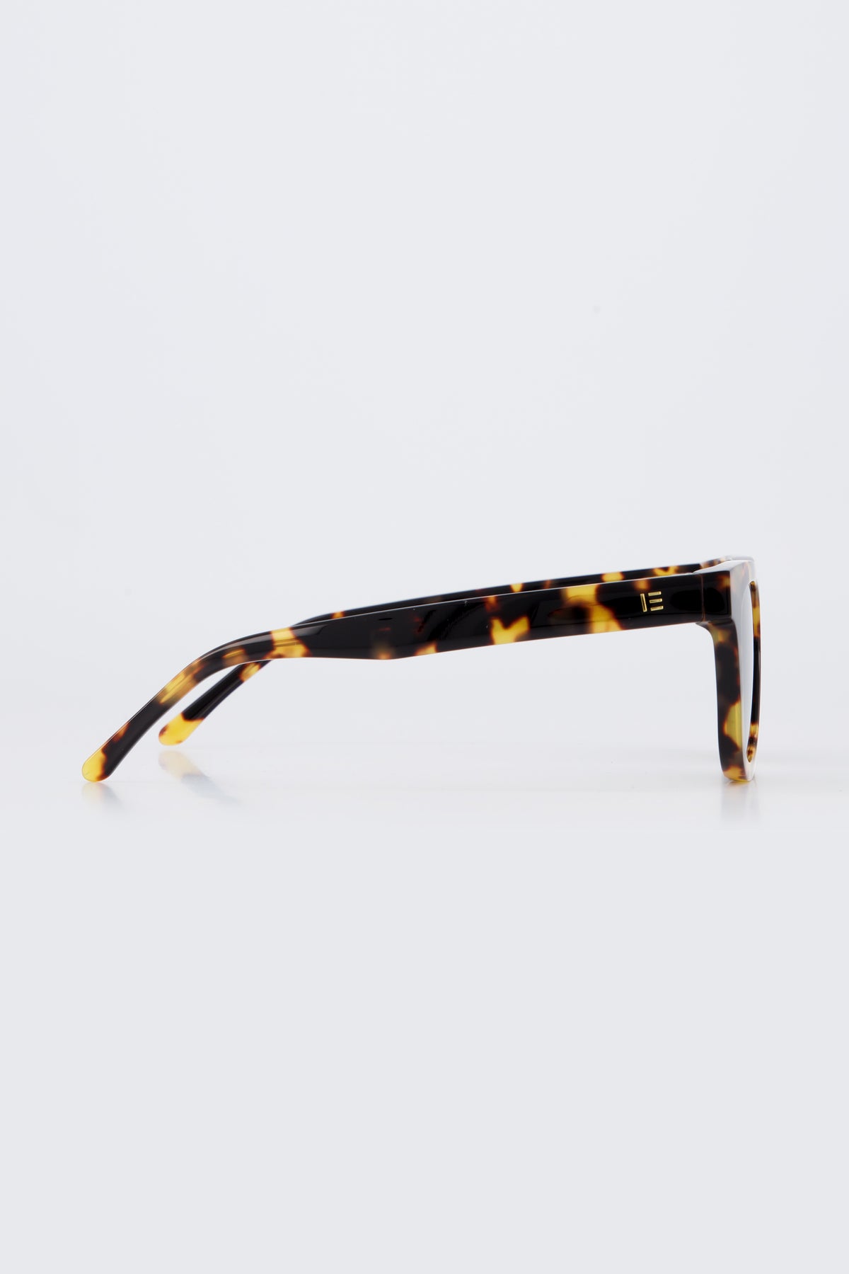 Isle of Eden Eugene tortoise sunglasses, side profile view showing temple length and hinge detail