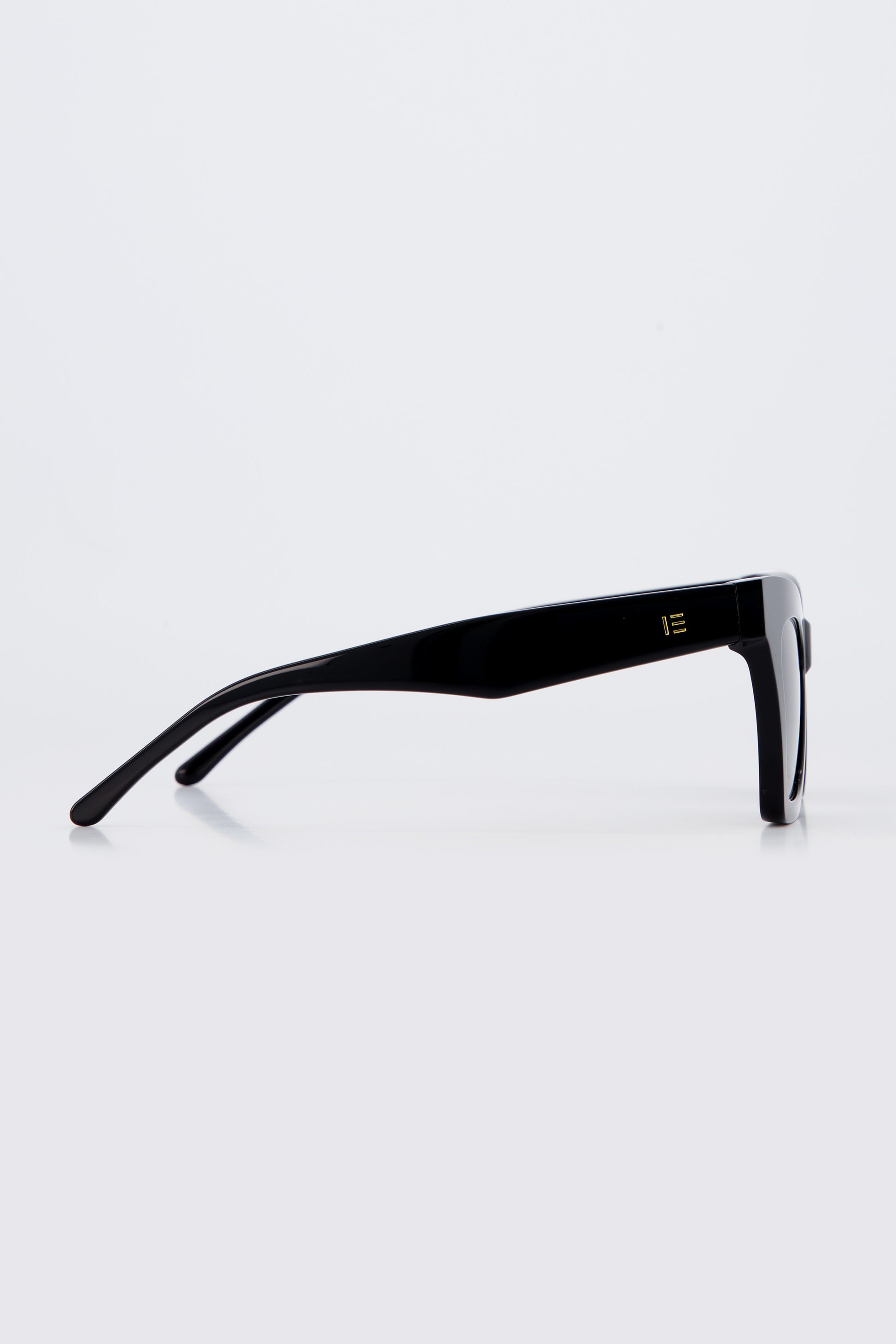 Isle of Eden Sienna black sunglasses, side profile view showing temple length and hinge detail